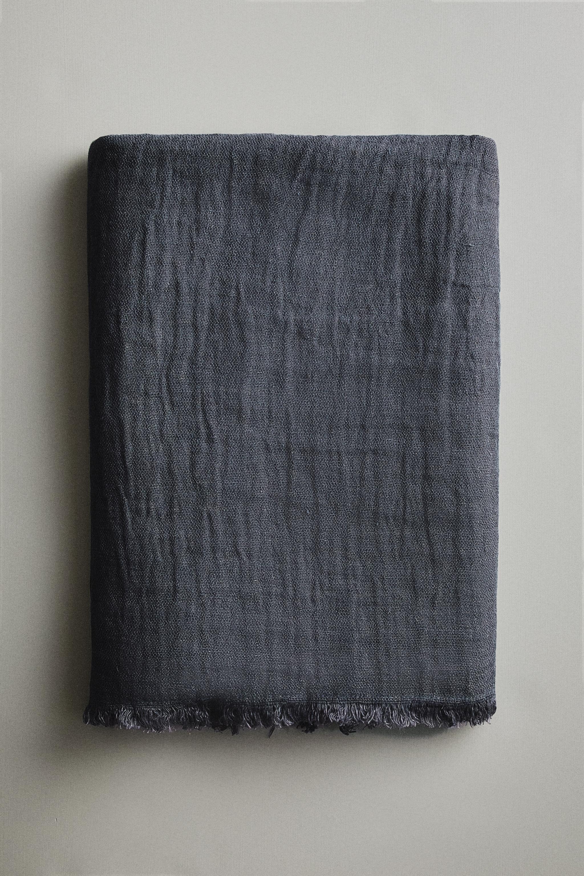 REVERSIBLE FRINGED LINEN BLANKET